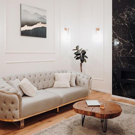 Fabulous And Fancy City Center Designer Apartment Cluj-Napoca Esterno foto