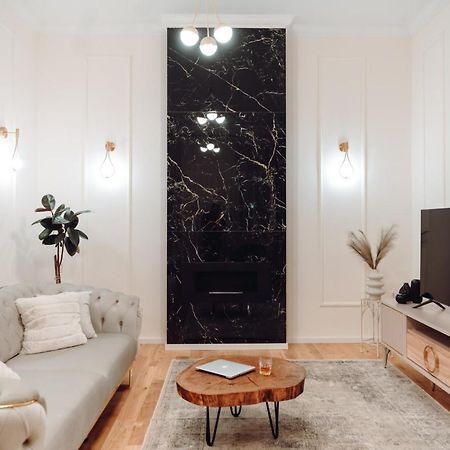 Fabulous And Fancy City Center Designer Apartment Cluj-Napoca Esterno foto
