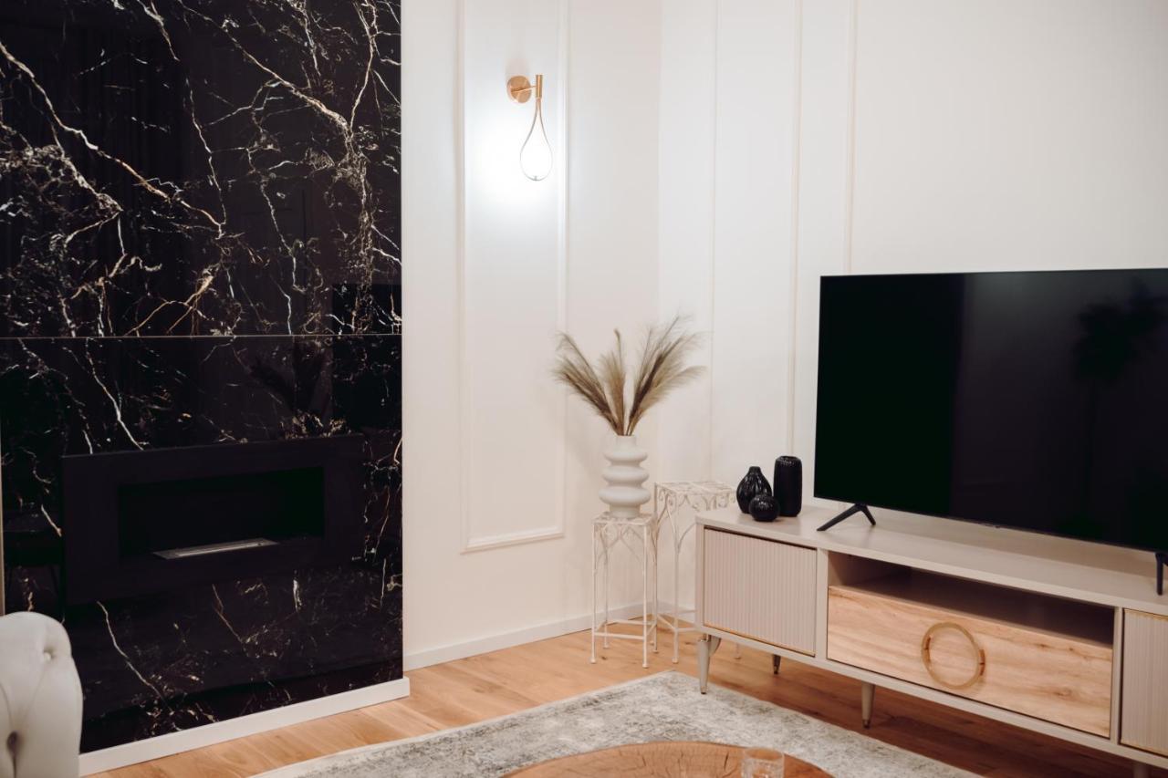Fabulous And Fancy City Center Designer Apartment Cluj-Napoca Esterno foto