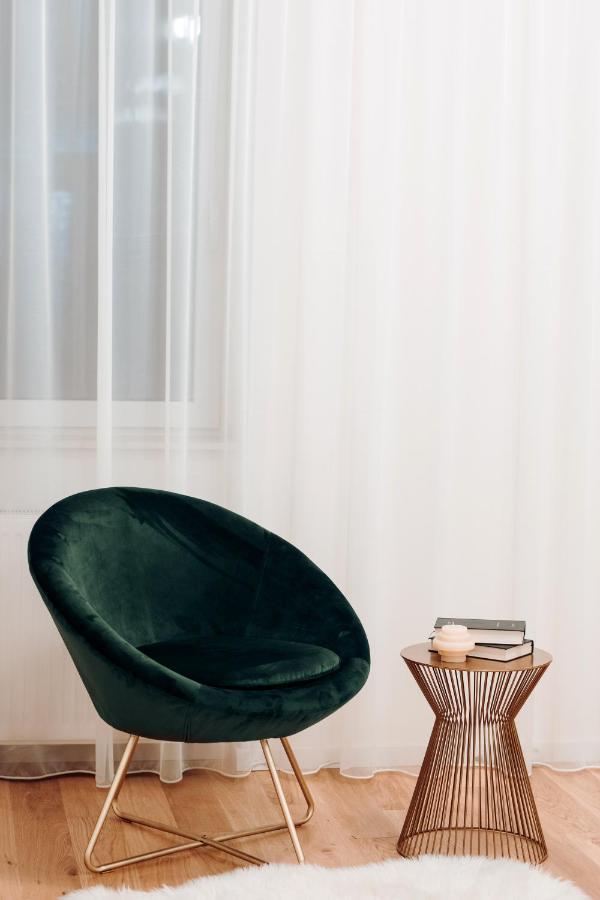 Fabulous And Fancy City Center Designer Apartment Cluj-Napoca Esterno foto