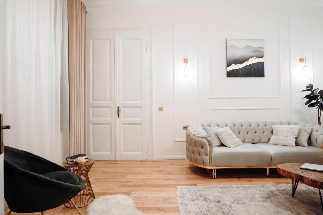 Fabulous And Fancy City Center Designer Apartment Cluj-Napoca Esterno foto