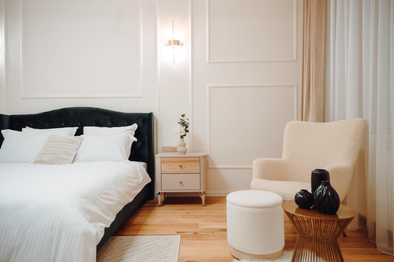 Fabulous And Fancy City Center Designer Apartment Cluj-Napoca Esterno foto