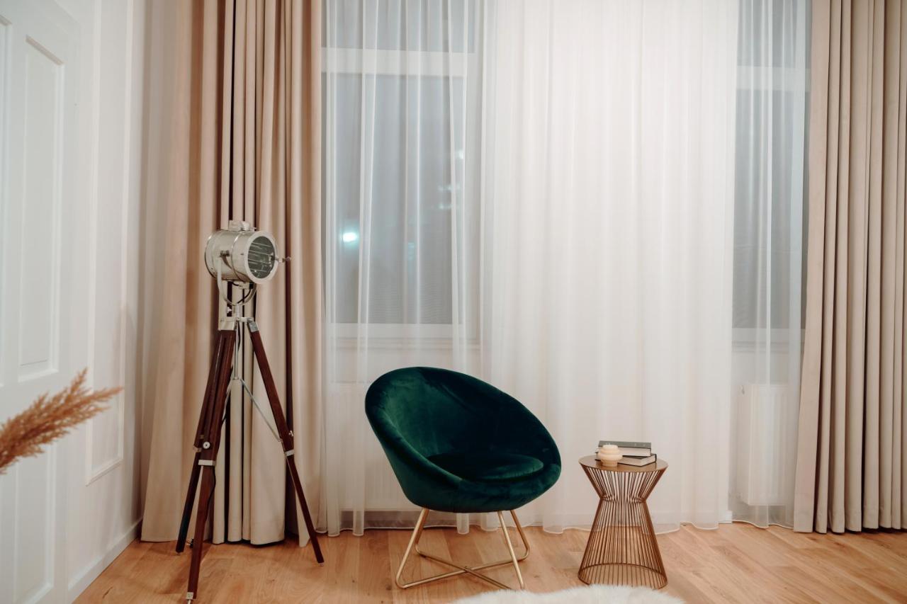 Fabulous And Fancy City Center Designer Apartment Cluj-Napoca Esterno foto