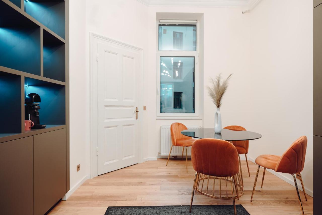 Fabulous And Fancy City Center Designer Apartment Cluj-Napoca Esterno foto