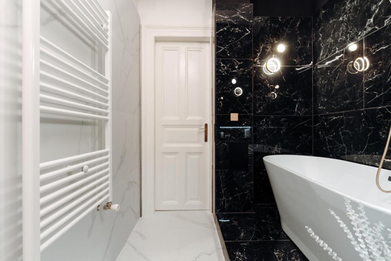 Fabulous And Fancy City Center Designer Apartment Cluj-Napoca Esterno foto