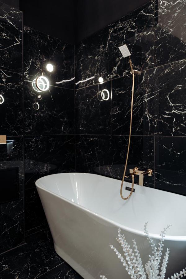 Fabulous And Fancy City Center Designer Apartment Cluj-Napoca Esterno foto