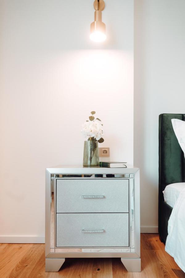 Fabulous And Fancy City Center Designer Apartment Cluj-Napoca Esterno foto