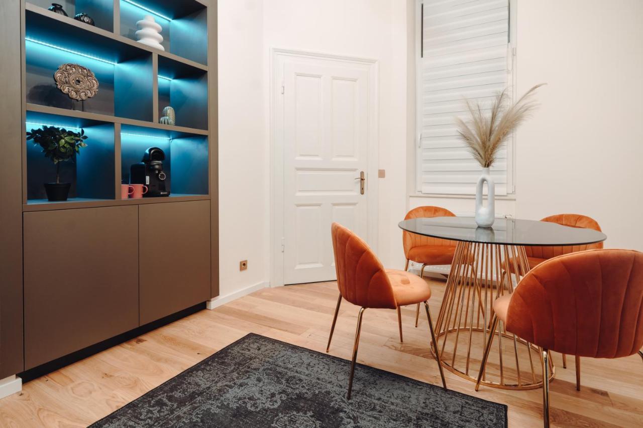 Fabulous And Fancy City Center Designer Apartment Cluj-Napoca Esterno foto