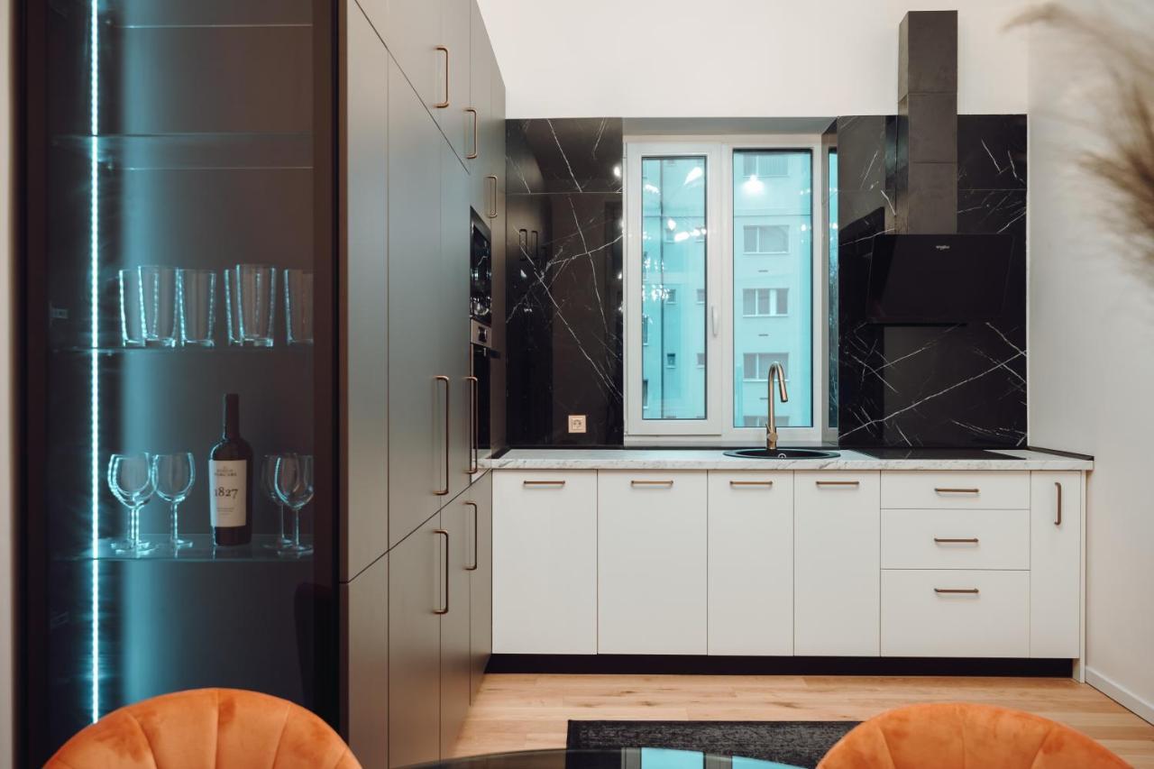 Fabulous And Fancy City Center Designer Apartment Cluj-Napoca Esterno foto