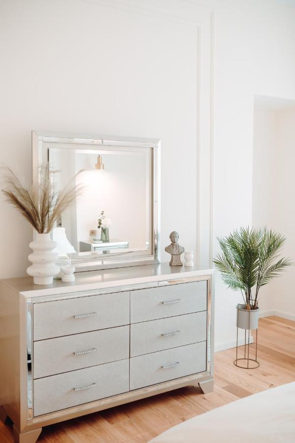 Fabulous And Fancy City Center Designer Apartment Cluj-Napoca Esterno foto
