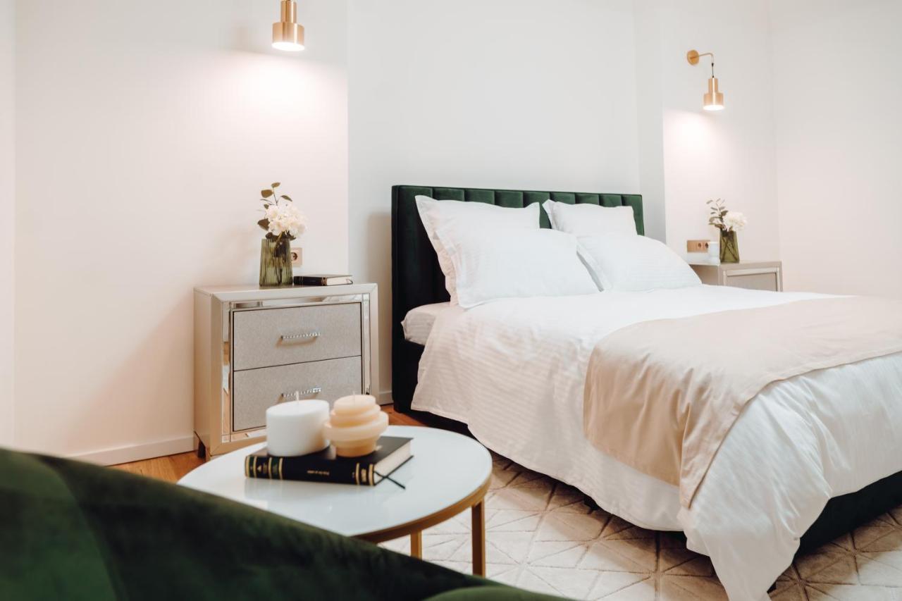 Fabulous And Fancy City Center Designer Apartment Cluj-Napoca Esterno foto